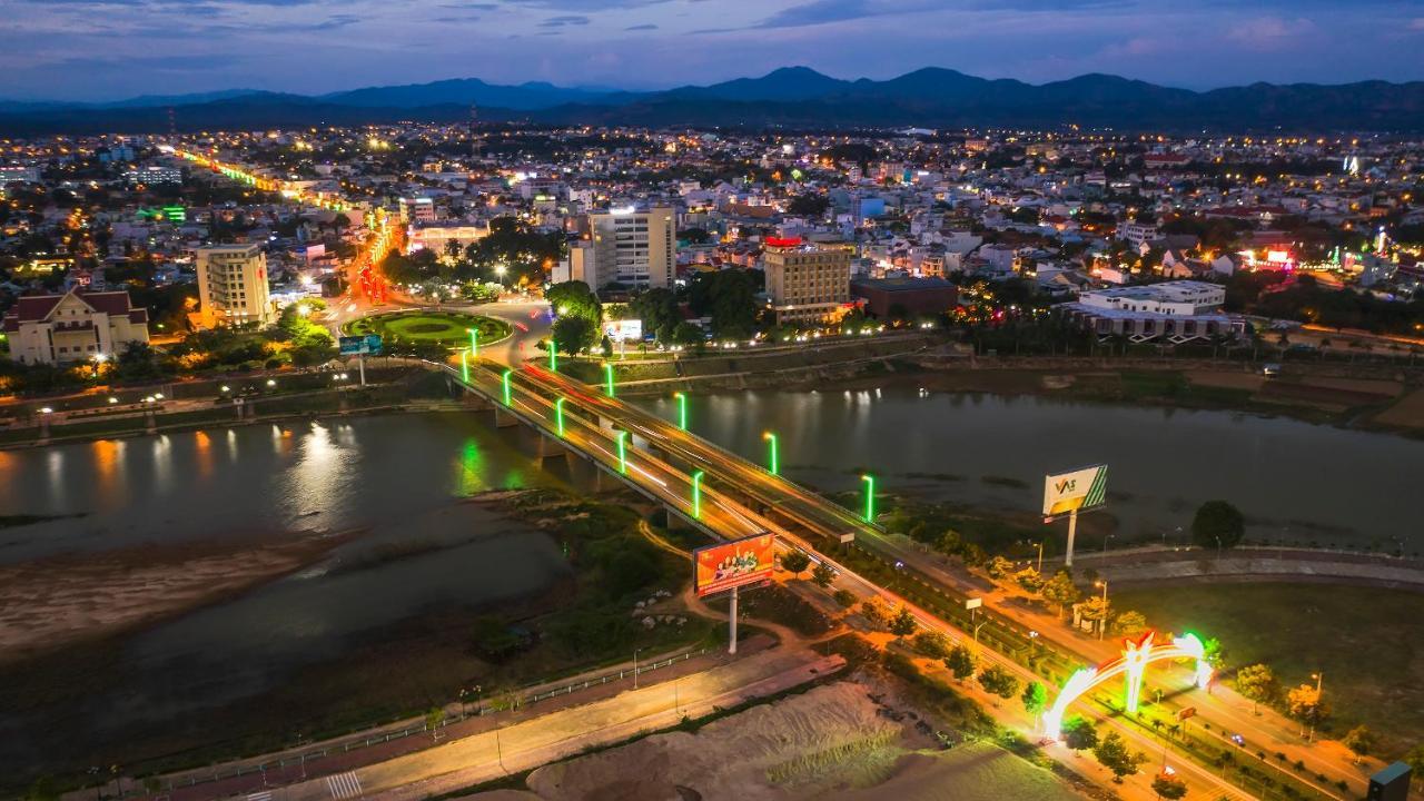 Hoang Thinh Hotel Kon Tum Exterior photo