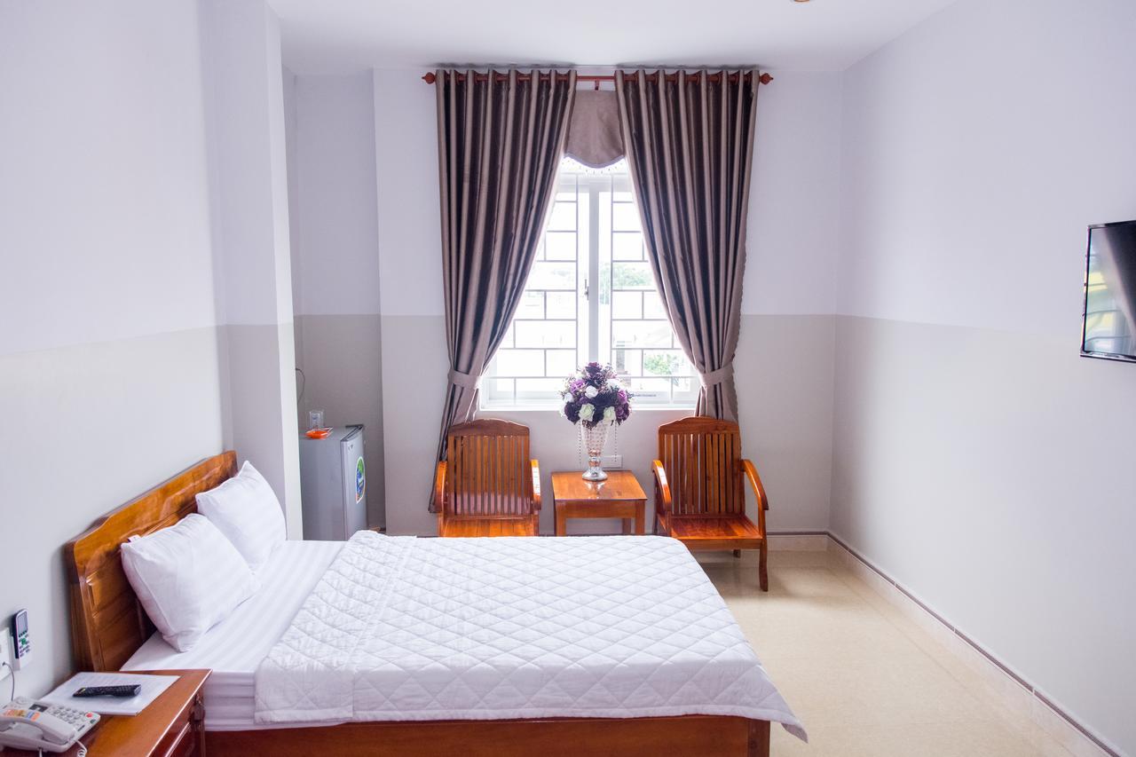 Hoang Thinh Hotel Kon Tum Exterior photo